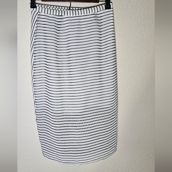 Finders Keepers Women's Skirt Small Black & White Stripped Wrap Skirt w/ lining - Picture 4 of 7